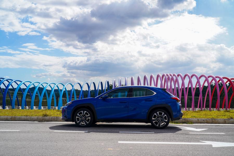  Lexus UX200 2019 года  (MY) (фото 7 из 35)